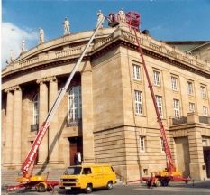 Staatstheater Stuttgart Servicefahrzeuge ARTA Stuttgart Taubenabwehr Staatstheater Stuttgart Servicefahrzeuge ARTA Stuttgart Taubenabwehr